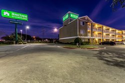  - HomeTowne Studios Mesquite - I-30, Exits 56A & 57