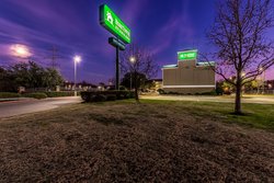  - HomeTowne Studios Mesquite - I-30, Exits 56A & 57