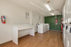  - HomeTowne Studios Mesquite - I-30, Exits 56A & 57