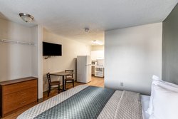  - HomeTowne Studios West Austin