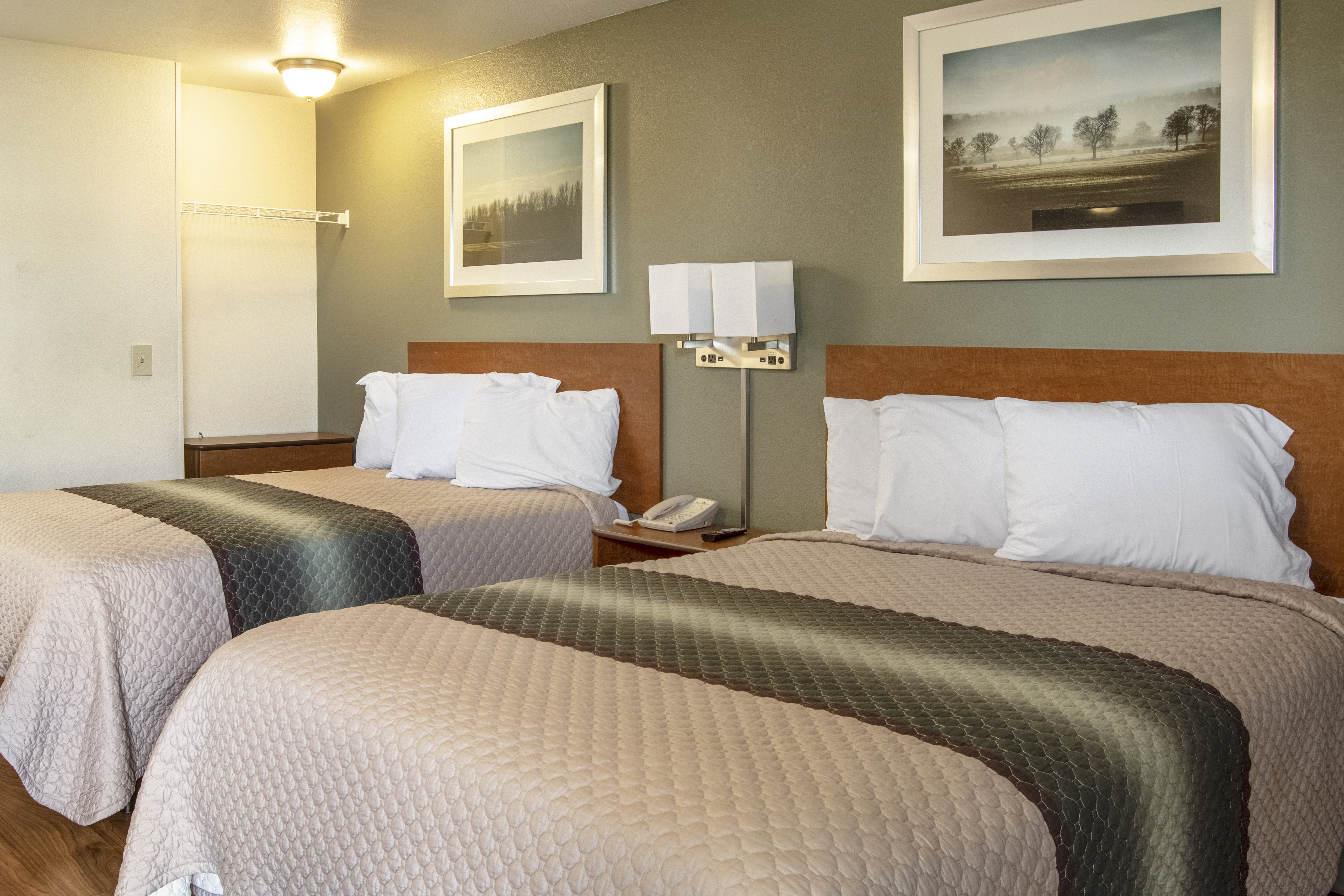 HOMETOWNE STUDIOS SALEM, OR-guestroom-Double_Bedroom.jpg