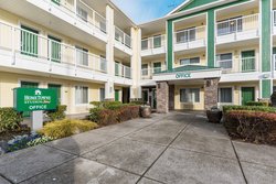  - HomeTowne Studios Kent