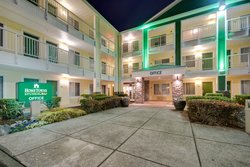  - HomeTowne Studios Kent