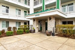  - HomeTowne Studios Puyallup