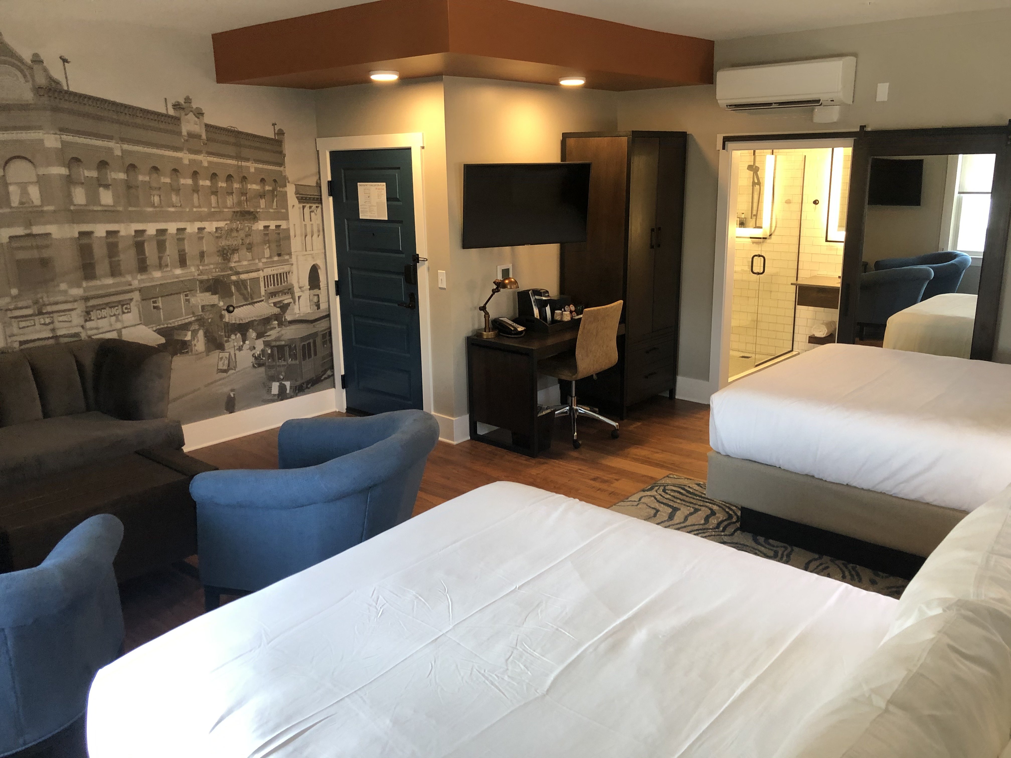 Sleep soundly in our deluxe room types at Hotel Indigo downtown