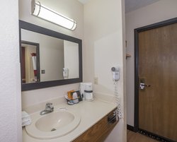  - Red Roof Inn & Suites Hermitage - I-80, Exit 4B