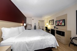  - Red Roof Plus+ Inn & Suites Naples