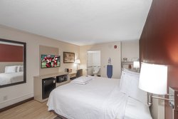  - Red Roof Plus+ Inn & Suites Naples