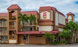  - Red Roof Plus+ Inn & Suites Naples