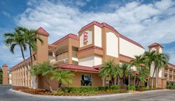  - Red Roof Plus+ Inn & Suites Naples