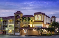 - Red Roof Plus+ Inn & Suites Naples