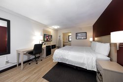  - Red Roof Plus+ Inn & Suites Naples