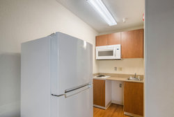  - HomeTowne Studios Thornton - I-25, Exit 219