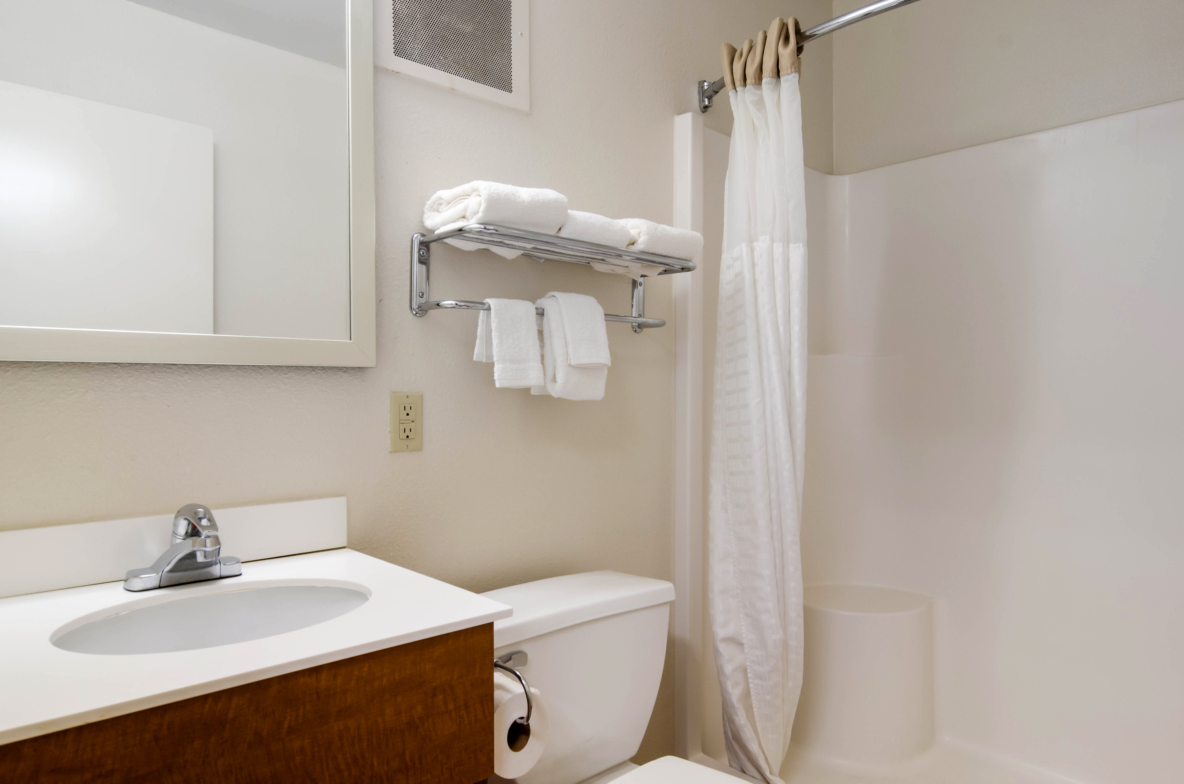 HOMETOWNE STUDIOS DENVER - THORNTON-guestroom-Bathroom.jpg