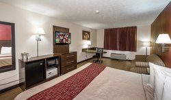  - Red Roof Inn & Suites Hermitage - I-80, Exit 4B