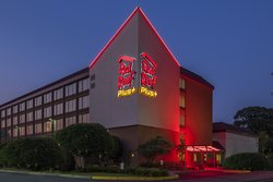  - Red Roof Plus+ Inn & Suites Woburn - I-95, Exit 54