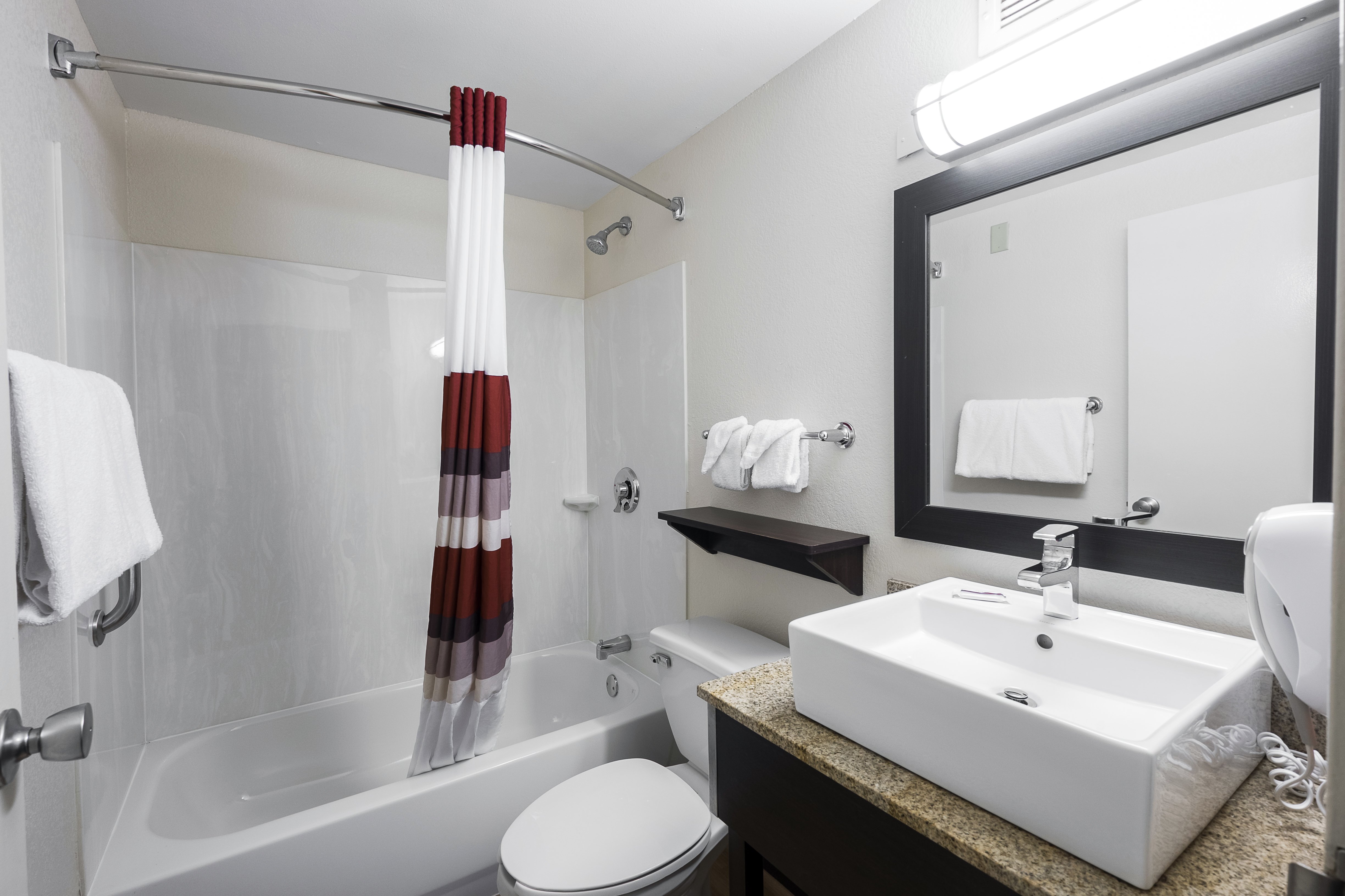 RED ROOF PLUS BOSTON-WOBURN/ BURLIN-guestroom-Bathroom.jpg