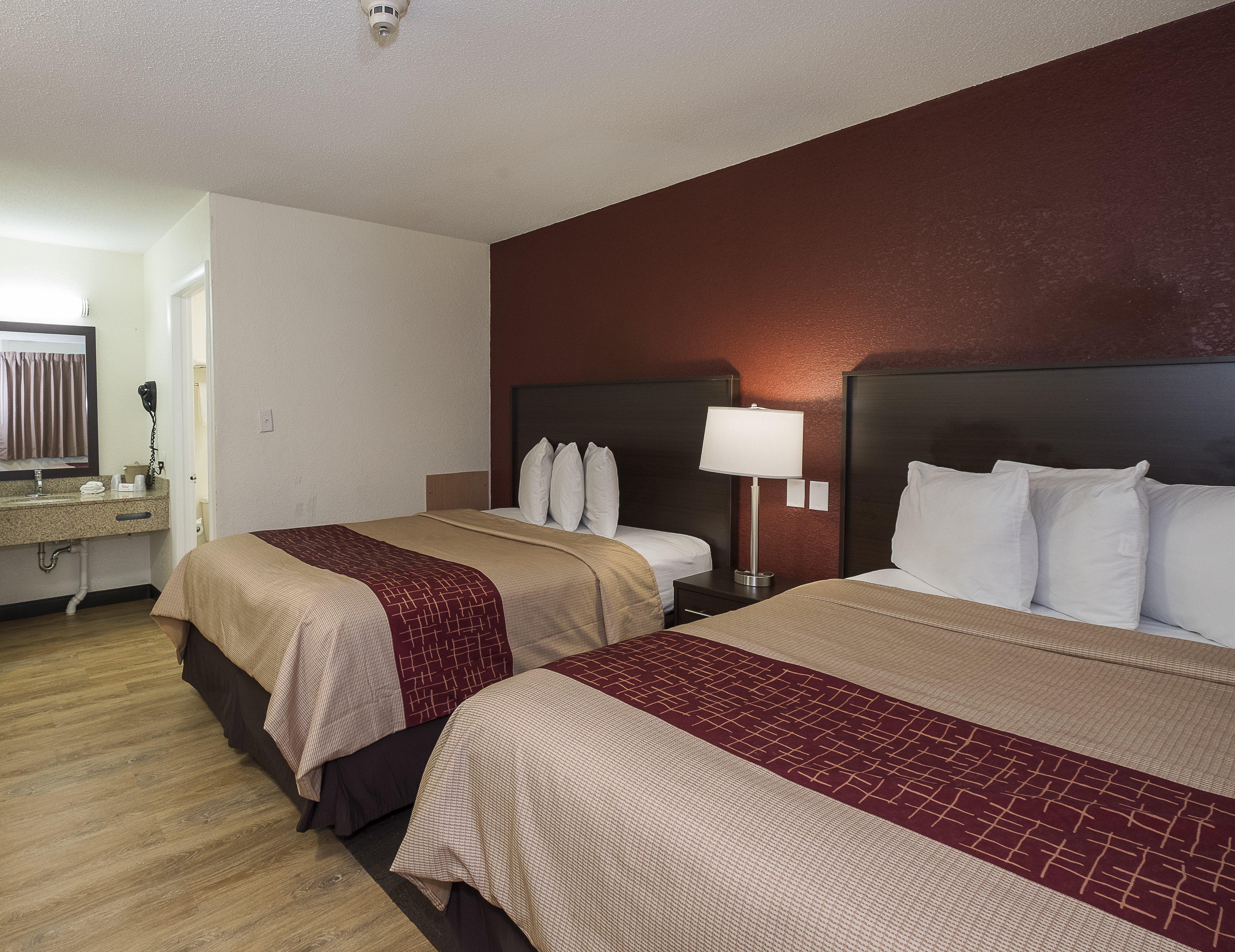 RED ROOF LANCASTER STRASBURG-guestroom-Deluxe 2 Queen.jpg