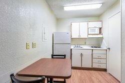  - HomeTowne Studios North Addison Tollway Dallas