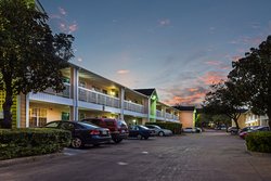  - HomeTowne Studios North Addison Tollway Dallas