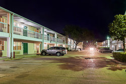  - HomeTowne Studios North Addison Tollway Dallas