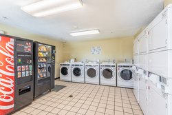  - HomeTowne Studios Casselberry