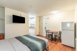  - HomeTowne Studios Casselberry