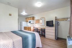  - HomeTowne Studios & Suites Bentonville