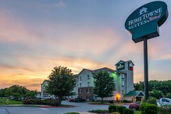  - HomeTowne Studios & Suites Bentonville