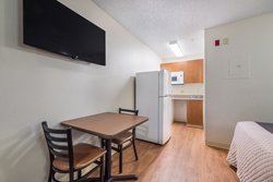  - HomeTowne Studios South Orlando - FL Turnpike, Exit 254