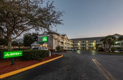  - HomeTowne Studios South Orlando - FL Turnpike, Exit 254