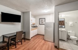  - HomeTowne Studios South Orlando - FL Turnpike, Exit 254