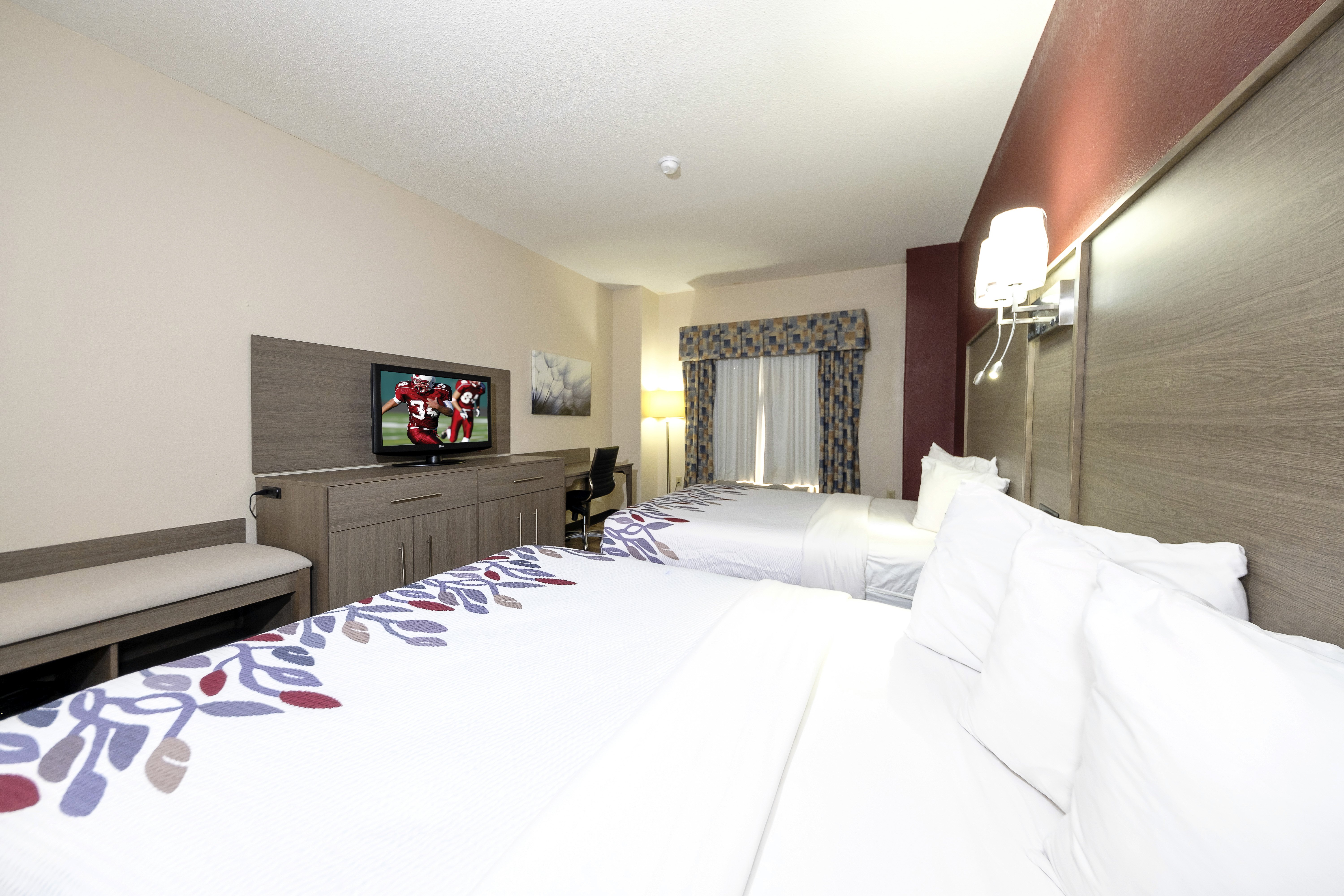 RED ROOF YEMASEE-guestroom-2 Queen.jpg
