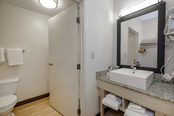  - Red Roof Plus+ Inn & Suites Gainesville - I-75, Exit 384