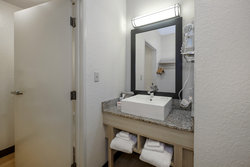  - Red Roof Plus+ Inn & Suites Gainesville - I-75, Exit 384