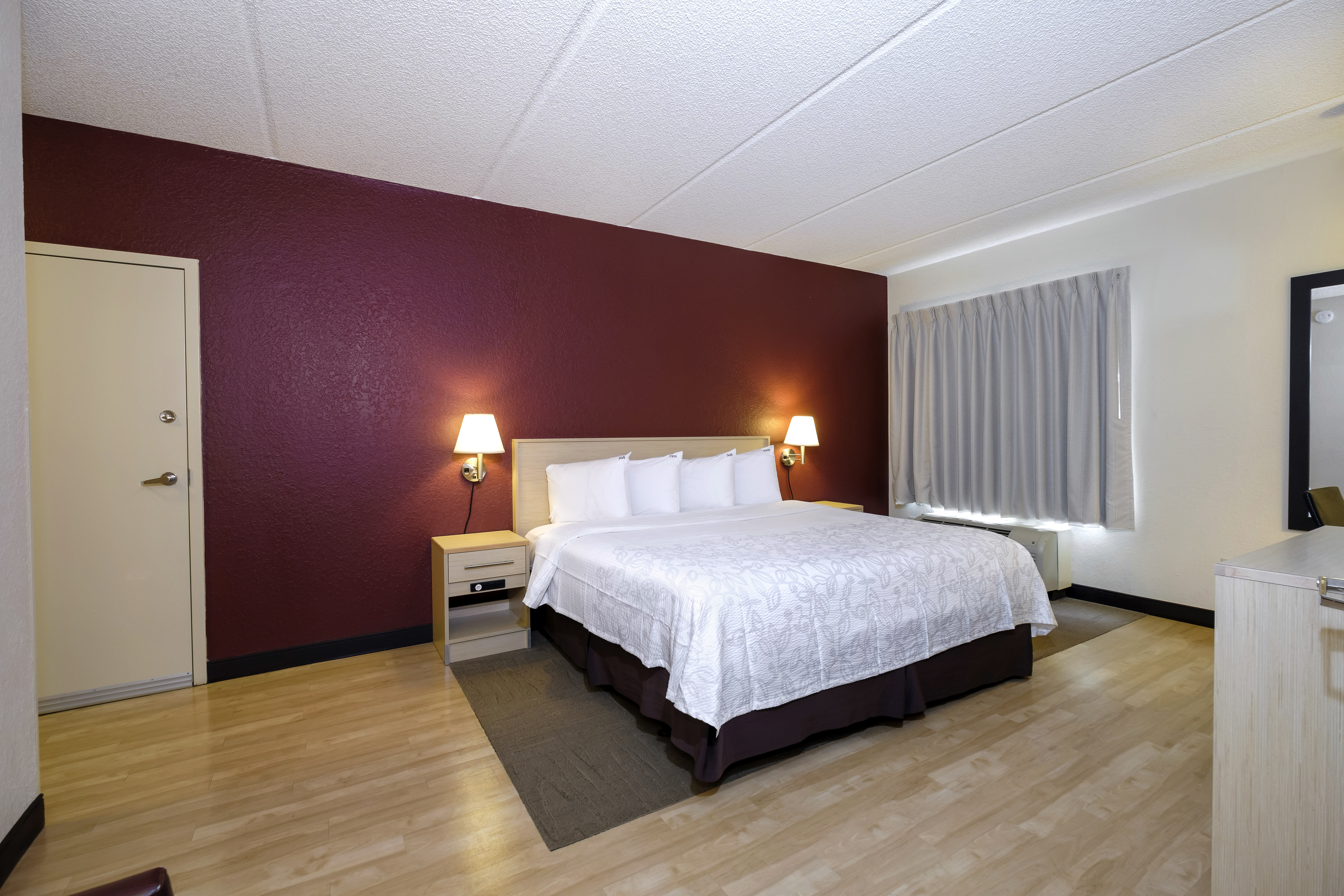 RED ROOF PLUS GAINESVILLE-guestroom-King Suite.jpg