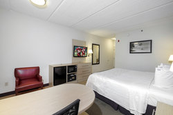  - Red Roof Plus+ Inn & Suites Gainesville - I-75, Exit 384