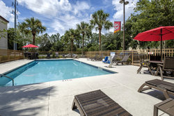  - Red Roof Plus+ Inn & Suites Gainesville - I-75, Exit 384