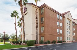 - Red Roof Plus+ Inn & Suites West Phoenix - I-10, Exit 137 & 139