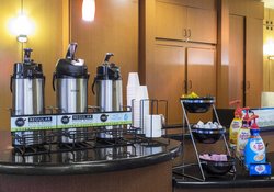  - Red Roof Plus+ Inn & Suites Downtown Columbus - I-670, Exit 4