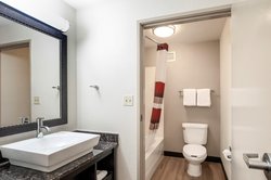  - Red Roof Plus+ Inn & Suites Downtown Columbus - I-670, Exit 4