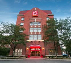  - Red Roof Plus+ Inn & Suites Downtown Columbus - I-670, Exit 4