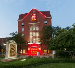  - Red Roof Plus+ Inn & Suites Downtown Columbus - I-670, Exit 4