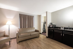  - Red Roof Plus+ Inn & Suites Downtown Columbus - I-670, Exit 4