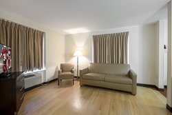  - Red Roof Plus+ Inn & Suites Downtown Columbus - I-670, Exit 4