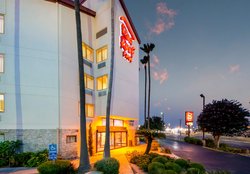  - Red Roof Inn Uptown Laredo - I-35, Exit 3A