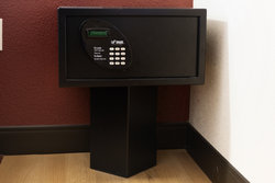  - Red Roof Plus+ Inn & Suites Downtown Columbus - I-670, Exit 4