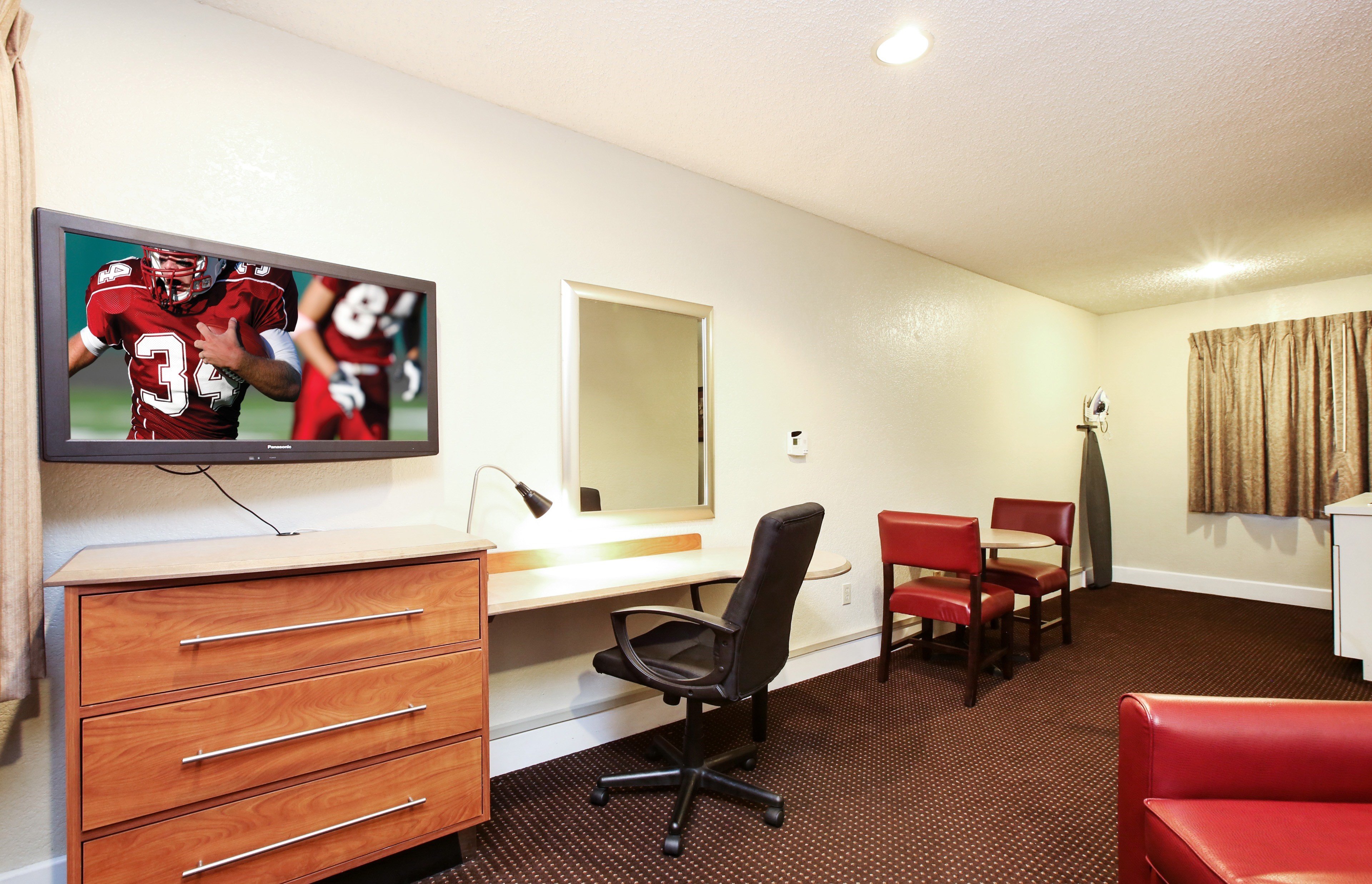 RED ROOF SANTA ANA-guestroom-Suite (2).jpg