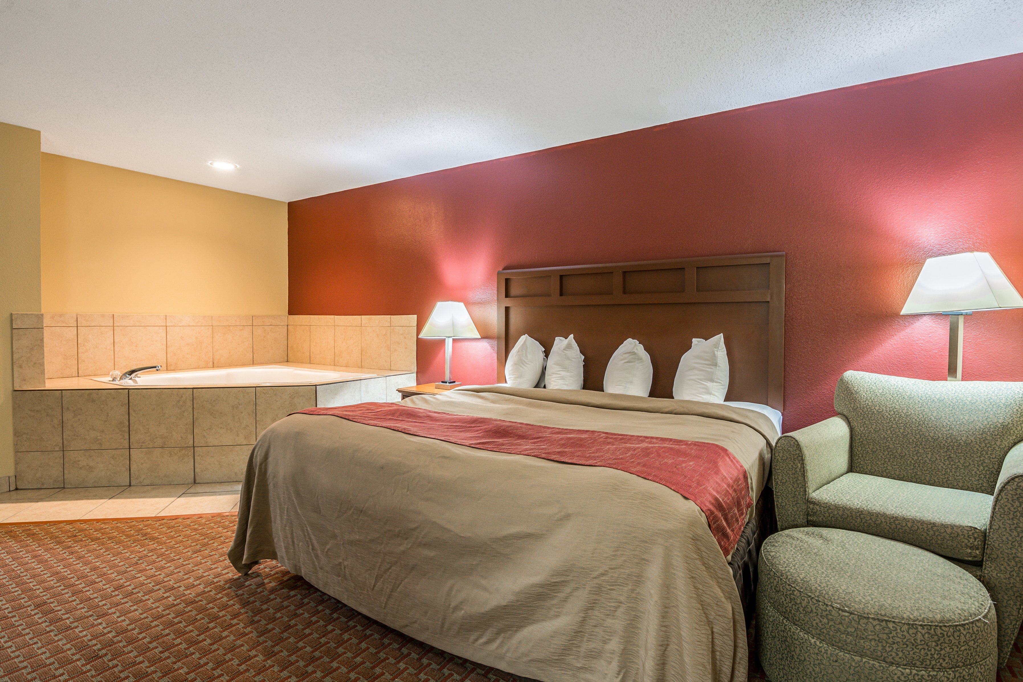 RED ROOF SUITES LITTLE ROCK-guestroom-Suite.jpg