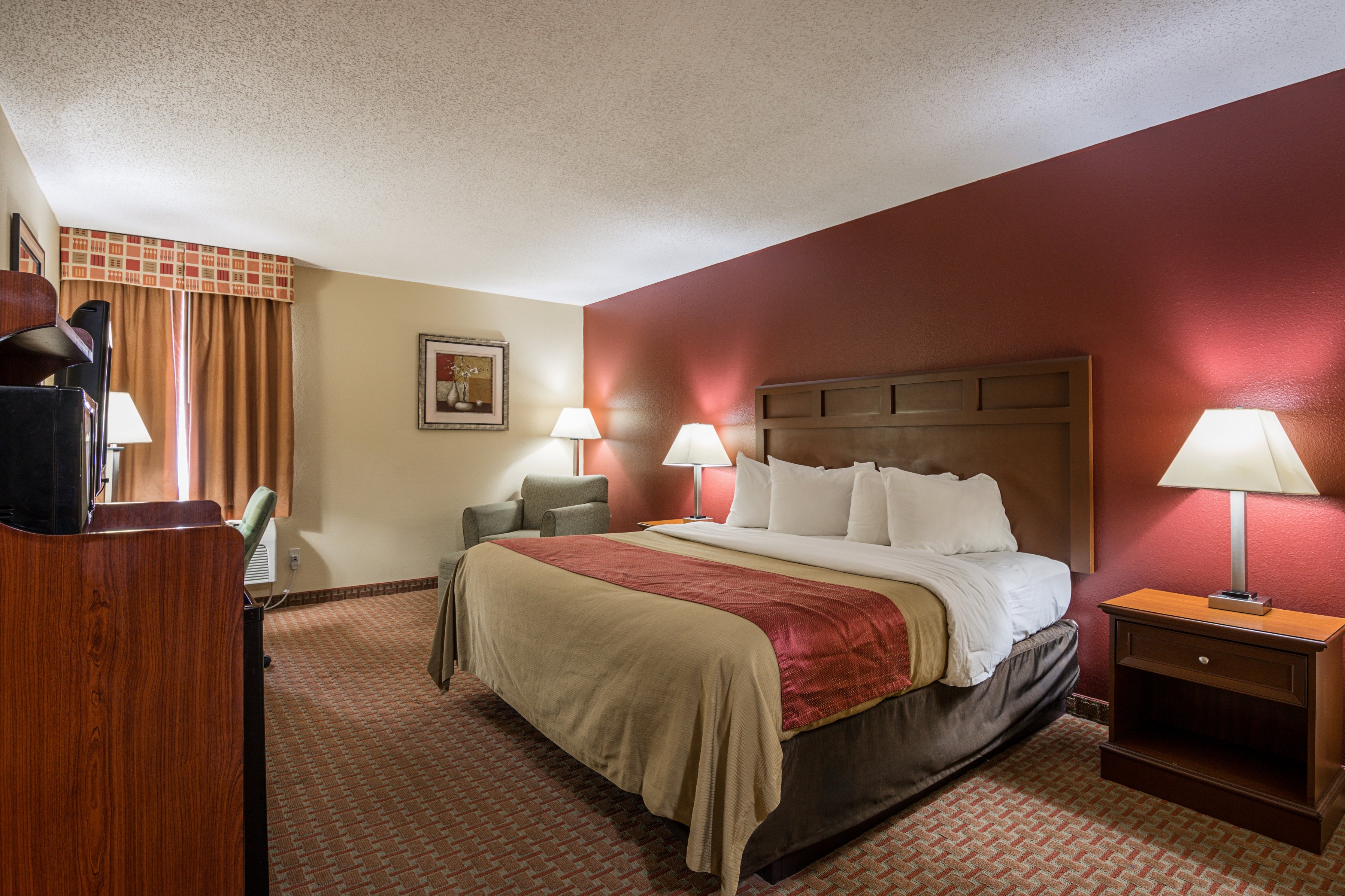RED ROOF SUITES LITTLE ROCK-guestroom-Superior King.jpg